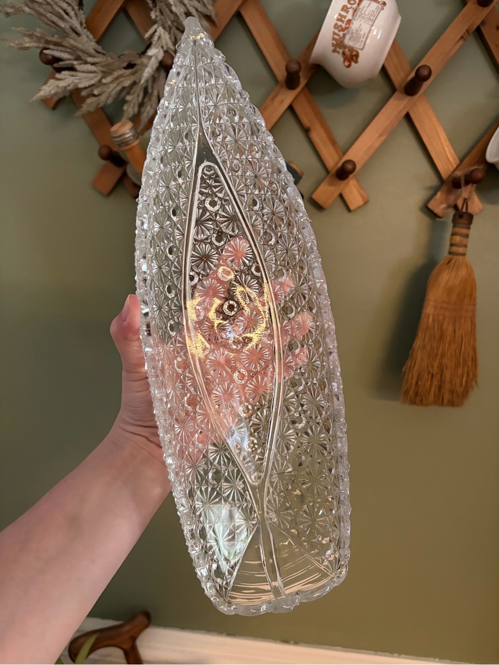 Fenton Daisy and Button Canoe